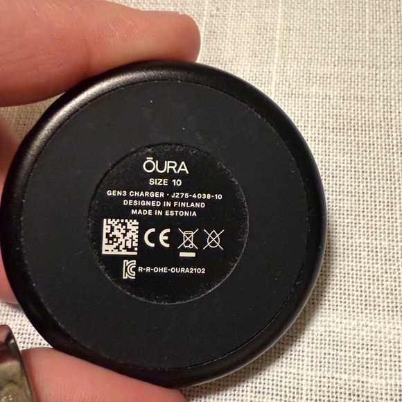 Oura Gen3 Silver Wearable Ring - Picture 4 of 5